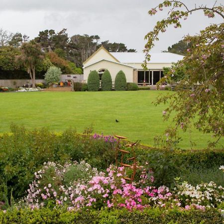 Tairoa Lodge Hawera Bagian luar foto