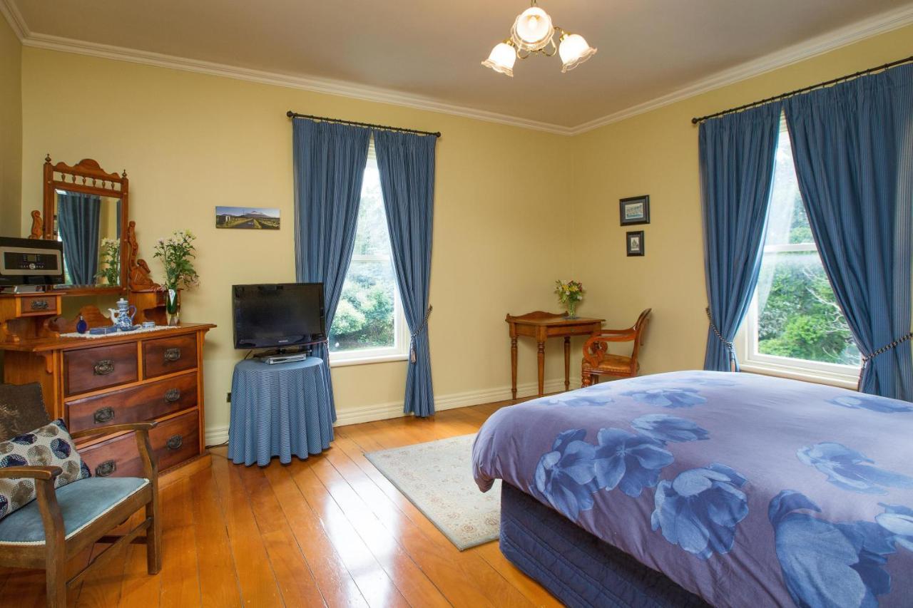 Tairoa Lodge Hawera Bagian luar foto