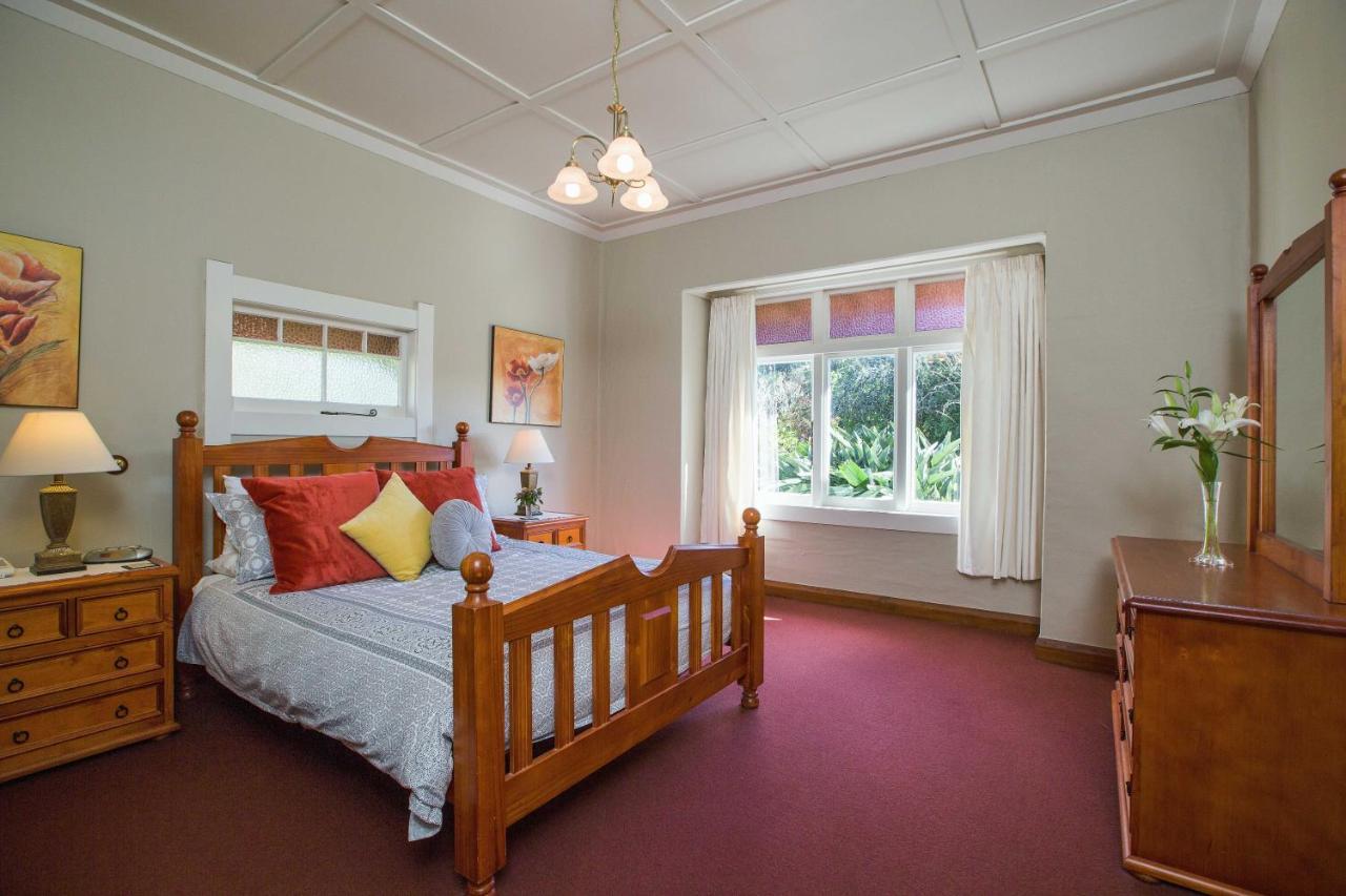 Tairoa Lodge Hawera Bagian luar foto